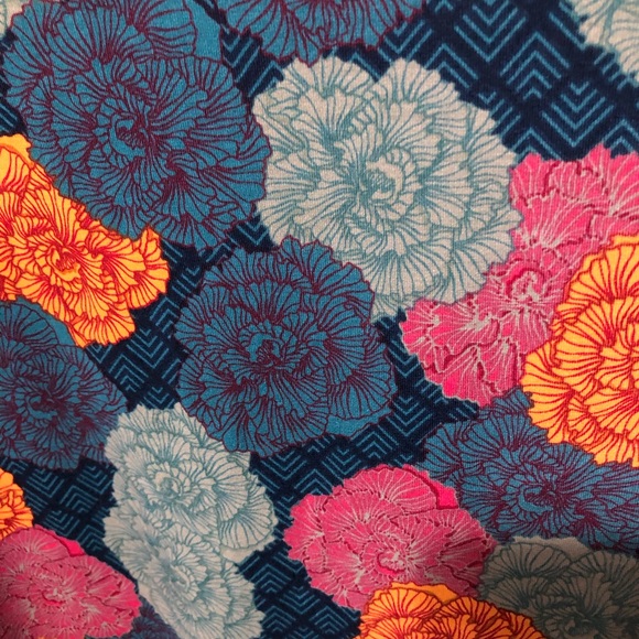 XS LuLaRoe Irma - Picture 2 of 4